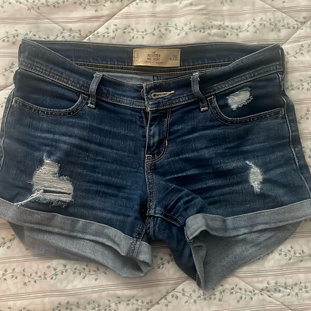 Hollister distressed denim short, size 3
